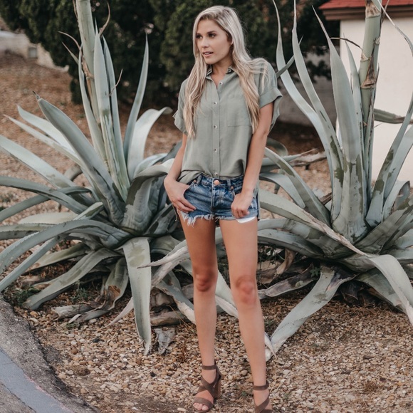 Wild At Heart Linen Button Down Top - Picture 4 of 8